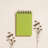 7,5 × 11 cm Ahşap Kapaklı Not Defteri